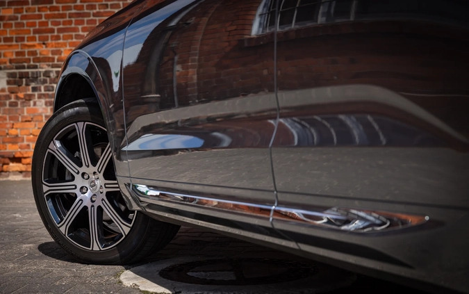 Volvo XC 60 cena 172000 przebieg: 79000, rok produkcji 2021 z Pruszków małe 667